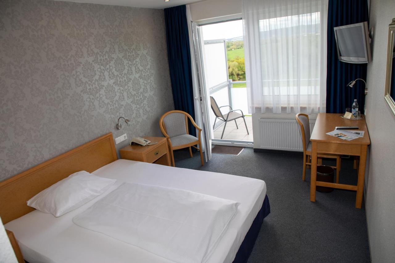 Landhotel Weserblick Beverungen Bagian luar foto